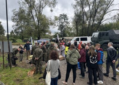 tłumy w parku fortecznym